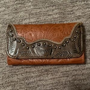 American West Saddle Ridge Ladies' Tri-Fold Wallet Handcrafted Leather